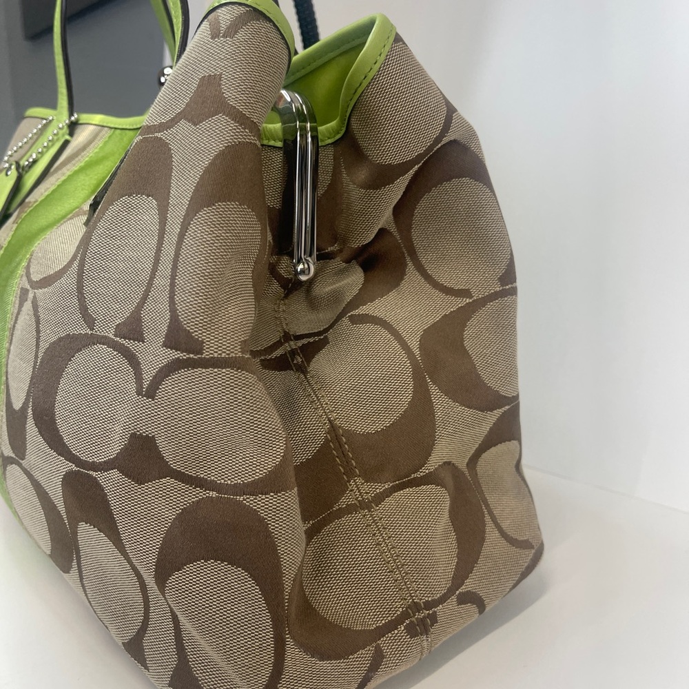 Coach F13533 Green and Brown Signature Kiss Clasp Tote Bag - Picture 8 of 11